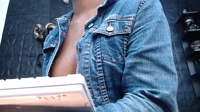 Snapshot of Hanna_Fox_69 chatting on December 20, 11:43 am Hanna Fox 69 online show from December 20, 11:43 am