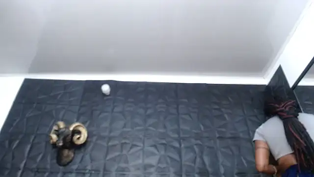 Snapshot of Hanna_Fox_69 chatting on December 15, 7:56 am Hanna Fox 69 online show from December 15, 7:56 am