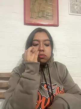 Snapshot of Lea_velle chatting on February 10, 2:41 am Lea velle online show from February 10, 2:41 am
