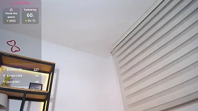 Snapshot of Lea_velle chatting on March 20, 9:37 am Lea velle online show from March 20, 9:37 am