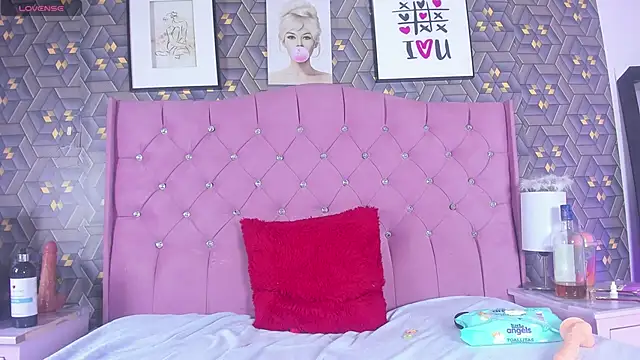 Samantha Collen online show from March 7, 6:46 am