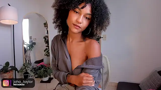 Snapshot of Johaphyton chatting on February 13, 8:13 pm Johaphyton online show from February 13, 8:13 pm