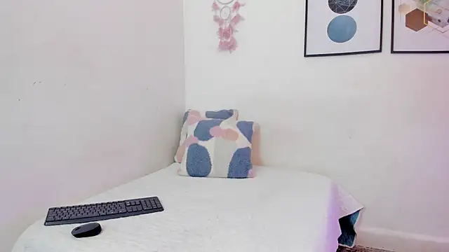 Abriil7 online show from October 13, 3:39 am