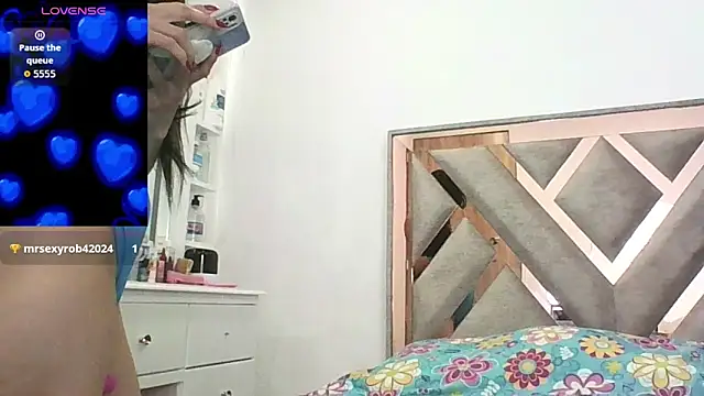 CorinaSmith28 online show from March 10, 9:31 pm