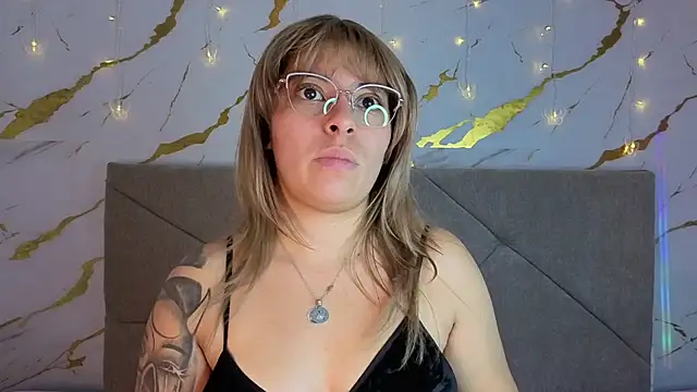 Snapshot of agatha_97_ chatting on September 12, 4:56 am agatha 97 online show from September 12, 4:56 am