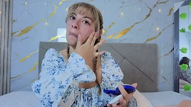 Snapshot of agatha_97_ chatting on October 15, 2:01 am agatha 97 online show from October 15, 2:01 am