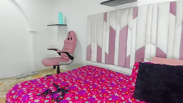 mia stanfort online show from February 22, 7:14 pm