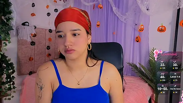 emilyrouxe online show from October 29, 2:30 pm