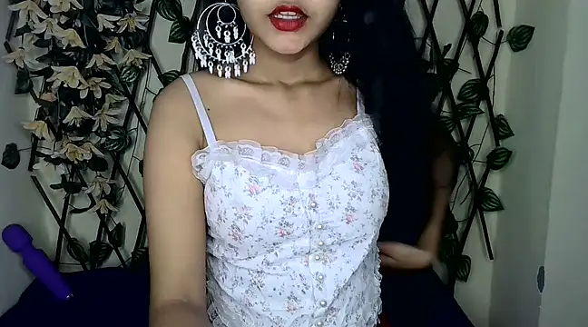 SUZY FROMUS online show from February 18, 5:10 pm