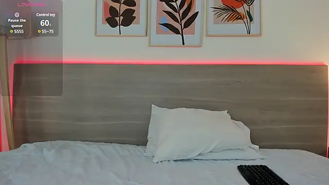 Snapshot of nataliiiiia chatting on February 14, 11:42 am nataliiiiia online show from February 14, 11:42 am