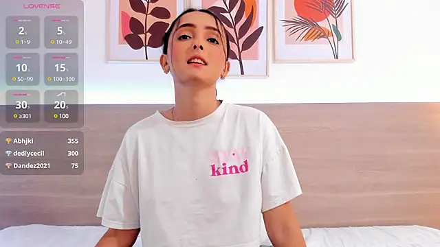 Snapshot of nataliiiiia chatting on March 13, 5:39 pm nataliiiiia online show from March 13, 5:39 pm