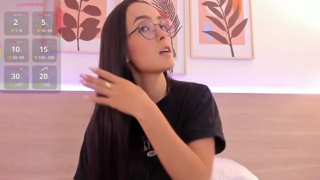 Snapshot of nataliiiiia chatting on October 6, 12:24 pm nataliiiiia online show from October 6, 12:24 pm