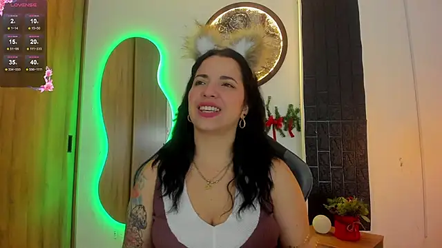 Snapshot of tatiana_sc chatting on December 17, 1:28 pm tatiana sc online show from December 17, 1:28 pm