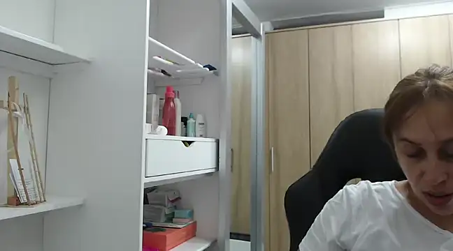 RoxanaLove9 online show from January 11, 12:55 am