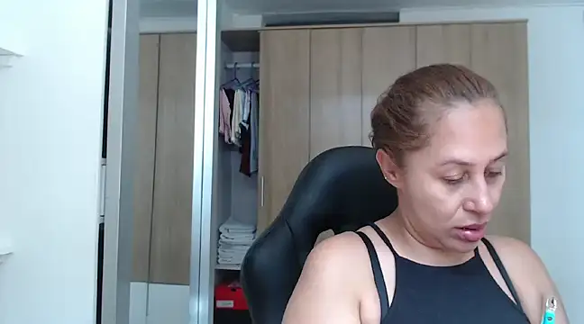 RoxanaLove9 online show from January 21, 6:34 pm