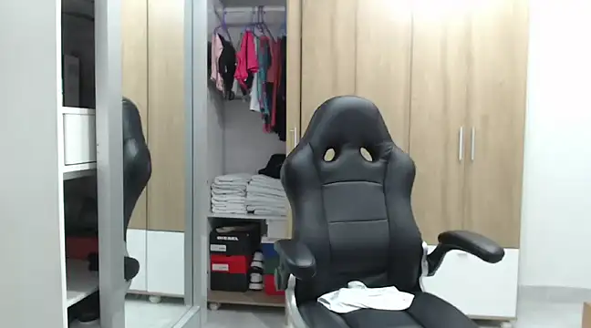 RoxanaLove9 online show from January 28, 11:07 pm