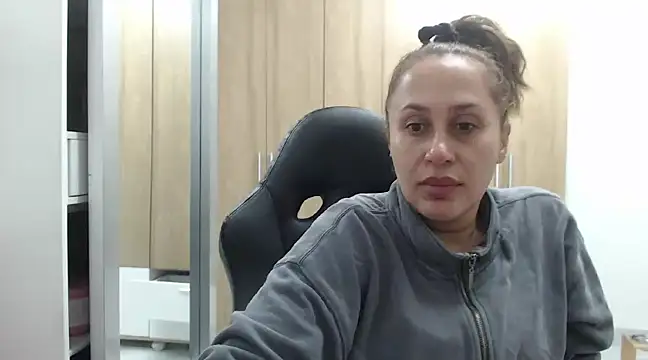 RoxanaLove9 online show from February 9, 3:43 am