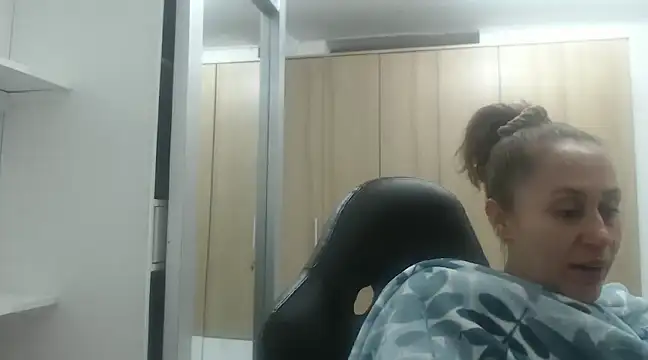 RoxanaLove9 online show from February 20, 3:45 am