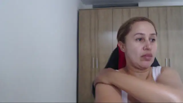 RoxanaLove9 online show from September 21, 9:05 pm