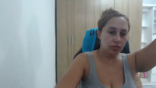 RoxanaLove9 online show from October 10, 9:47 pm