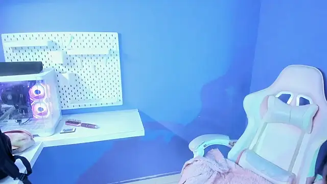 Annie9  online show from October 2, 2:40 am