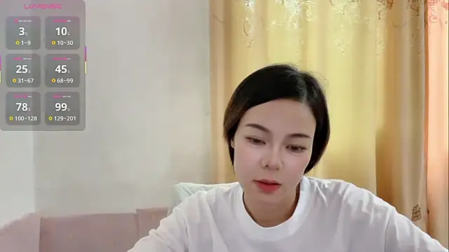 Snapshot of Linda-LL chatting on June 4, 10:21 am Linda-LL online show from June 4, 10:21 am