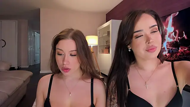 Snapshot of hannah_x_x_ chatting on October 5, 7:45 pm hannah x x online show from October 5, 7:45 pm