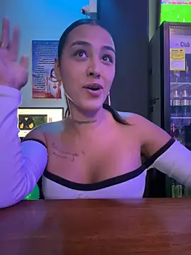 Snapshot of paisitahot1975 chatting on February 12, 11:30 pm paisitahot1975 online show from February 12, 11:30 pm