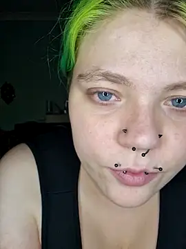 Snapshot of kira_132 chatting on October 7, 12:30 am kira 132 online show from October 7, 12:30 am