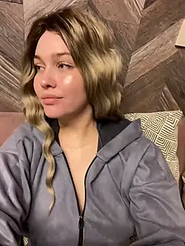 Snapshot of KikiWatson chatting on December 12, 11:18 am KikiWatson online show from December 12, 11:18 am