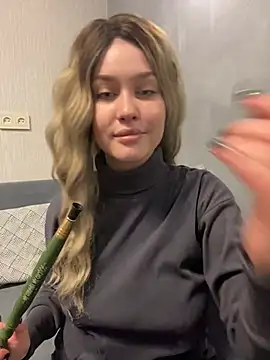 Snapshot of KikiWatson chatting on December 15, 11:12 am KikiWatson online show from December 15, 11:12 am