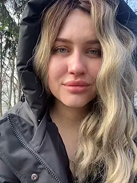 Snapshot of KikiWatson chatting on December 19, 11:07 am KikiWatson online show from December 19, 11:07 am