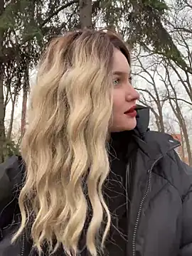 Snapshot of KikiWatson chatting on December 21, 10:06 am KikiWatson online show from December 21, 10:06 am