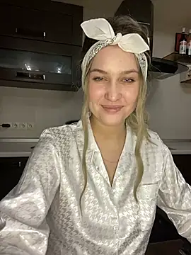 Snapshot of KikiWatson chatting on December 23, 3:01 pm KikiWatson online show from December 23, 3:01 pm