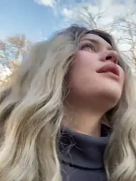 Snapshot of KikiWatson chatting on December 24, 7:17 am KikiWatson online show from December 24, 7:17 am