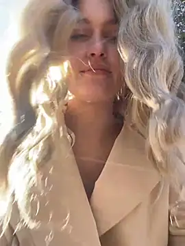 Snapshot of KikiWatson chatting on December 24, 10:22 am KikiWatson online show from December 24, 10:22 am