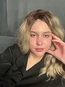 Snapshot of KikiWatson chatting on December 29, 4:30 pm KikiWatson online show from December 29, 4:30 pm