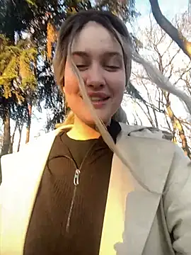 Snapshot of KikiWatson chatting on January 3, 5:39 am KikiWatson online show from January 3, 5:39 am