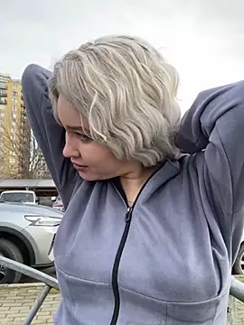 Snapshot of KikiWatson chatting on January 8, 11:10 am KikiWatson online show from January 8, 11:10 am