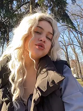 Snapshot of KikiWatson chatting on January 10, 11:11 am KikiWatson online show from January 10, 11:11 am