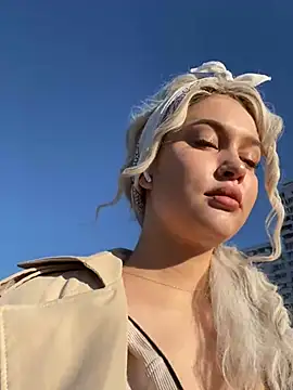 Snapshot of KikiWatson chatting on January 11, 7:06 am KikiWatson online show from January 11, 7:06 am