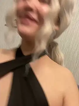 Snapshot of KikiWatson chatting on January 12, 11:17 am KikiWatson online show from January 12, 11:17 am