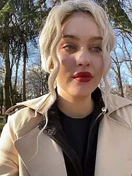 Snapshot of KikiWatson chatting on January 21, 11:13 am KikiWatson online show from January 21, 11:13 am