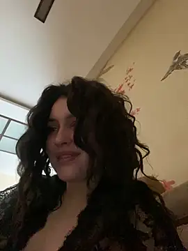 Snapshot of KikiWatson chatting on February 6, 10:59 am KikiWatson online show from February 6, 10:59 am