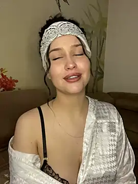 Snapshot of KikiWatson chatting on March 1, 5:05 pm KikiWatson online show from March 1, 5:05 pm