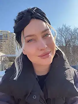 Snapshot of KikiWatson chatting on March 9, 7:12 am KikiWatson online show from March 9, 7:12 am