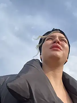 Snapshot of KikiWatson chatting on March 14, 7:15 am KikiWatson online show from March 14, 7:15 am