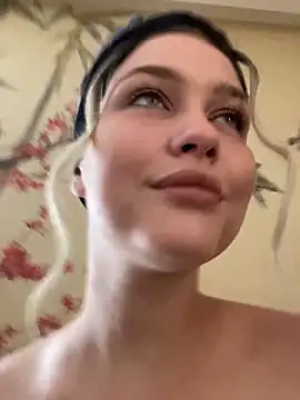 Snapshot of KikiWatson chatting on March 14, 12:07 pm KikiWatson online show from March 14, 12:07 pm