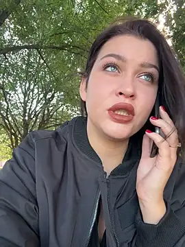 Snapshot of KikiWatson chatting on September 14, 6:01 am KikiWatson online show from September 14, 6:01 am