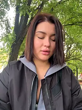 Snapshot of KikiWatson chatting on September 19, 6:04 am KikiWatson online show from September 19, 6:04 am